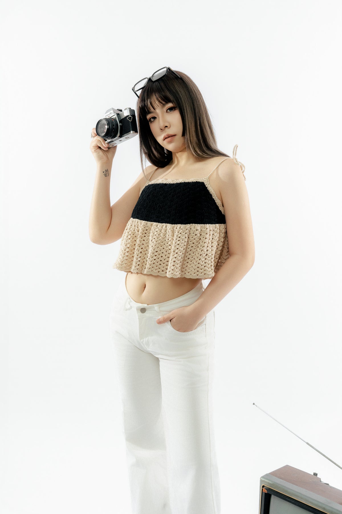 Hazel 荷叶边露背上衣